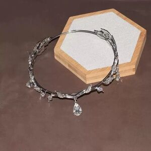 Silver Crystal Teardrop Choker Necklace - Elegant Women’s Jewelry